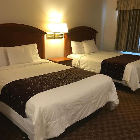 Woodburn Inn Bagian luar foto