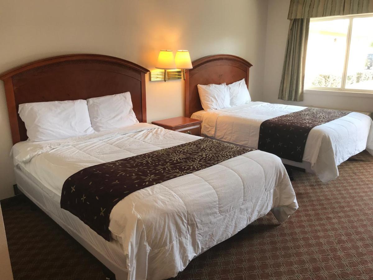 Woodburn Inn Bagian luar foto