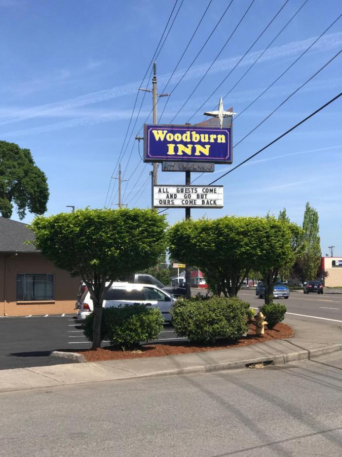 Woodburn Inn Bagian luar foto