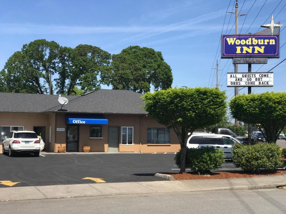 Woodburn Inn Bagian luar foto